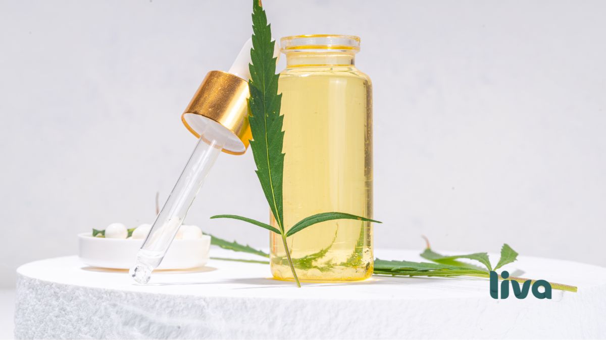Frasco com óleo de cannabis medicinal, conta-gotas e folha de cannabis sobre fundo claro.